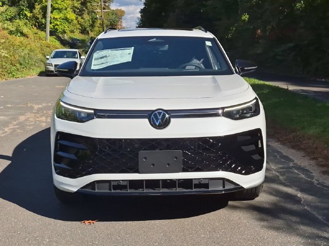 New 2026 Volkswagen Tiguan SE R-Line Black SUV
