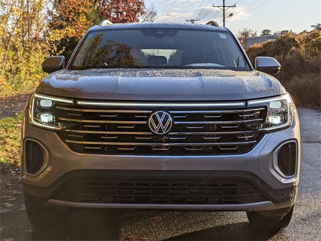 Used 2024 Volkswagen Atlas SEL with VIN 1V2BR2CA4RC527869 for sale in Simsbury, CT