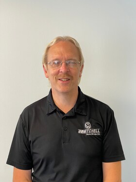 Staff member Scott Dell from ID_f81490d65a00