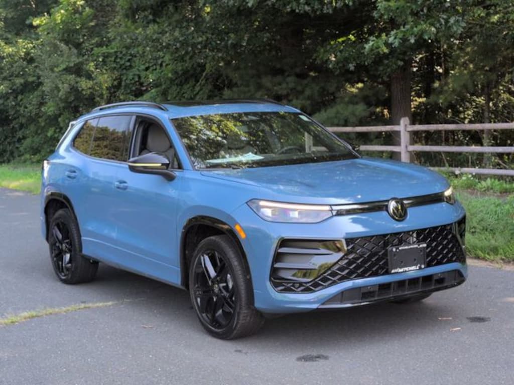 New 2026 Volkswagen Tiguan SE R-Line Black SUV