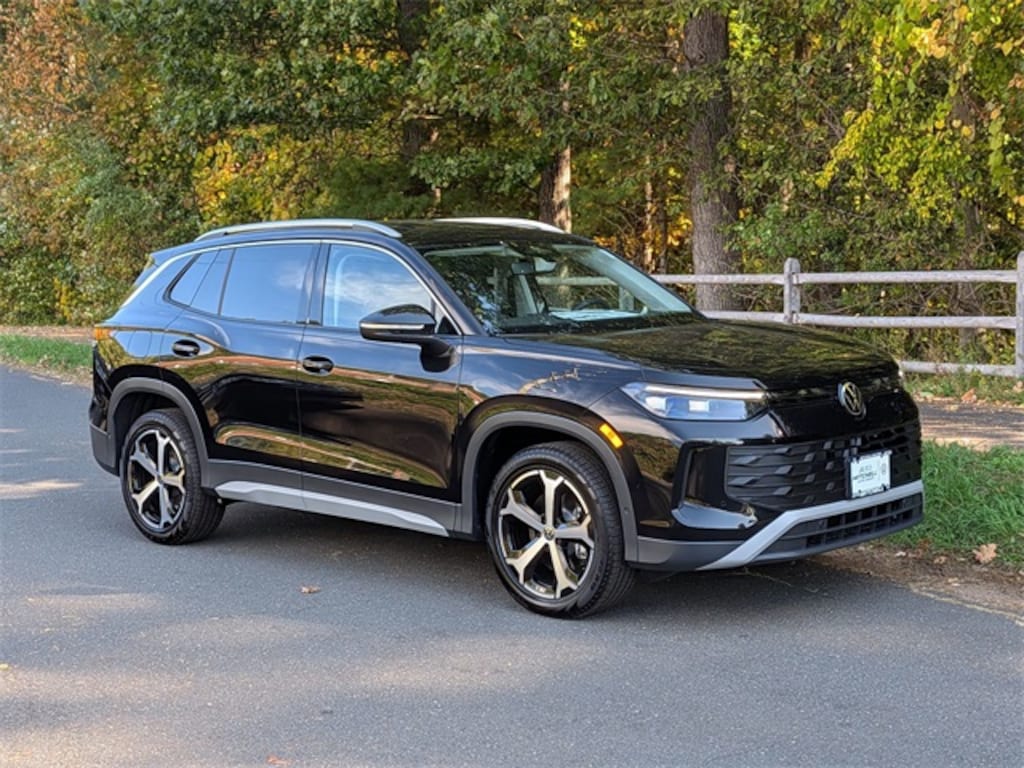 New 2025 Volkswagen Tiguan 2.0T SE SUV