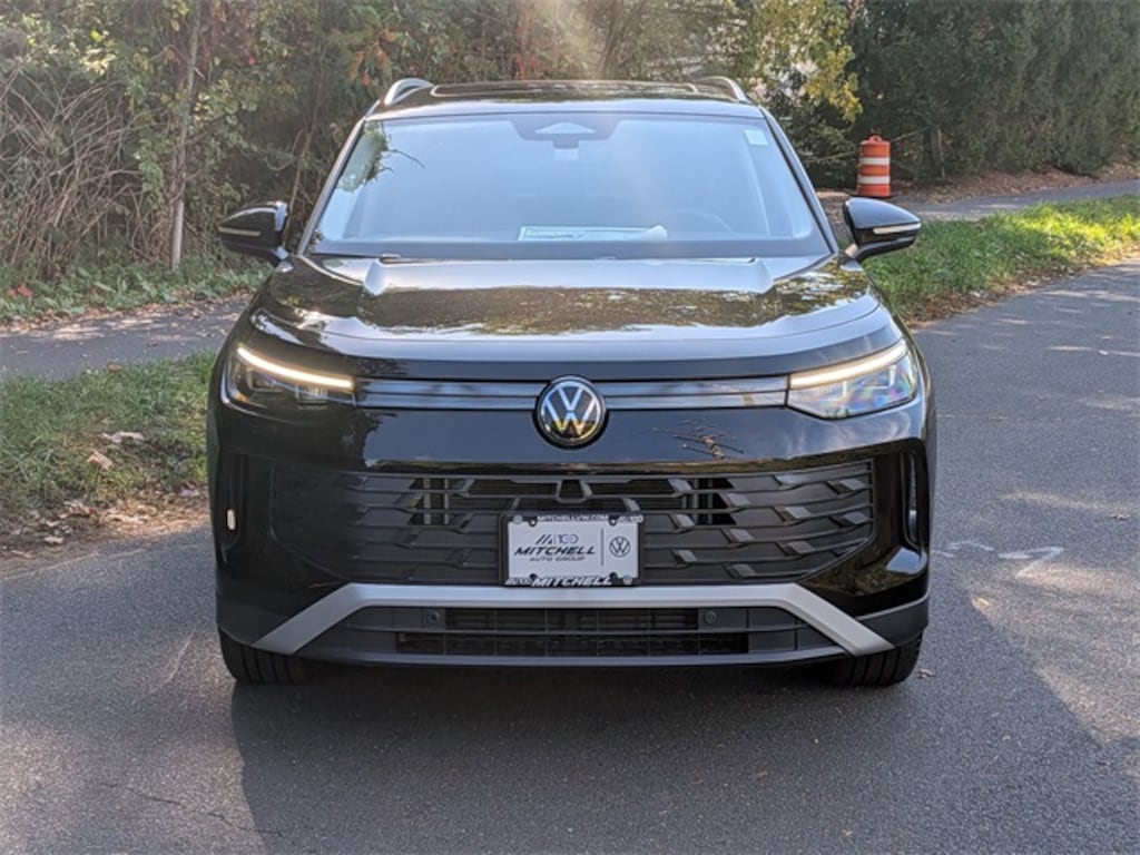 New 2025 Volkswagen Tiguan 2.0T SE SUV