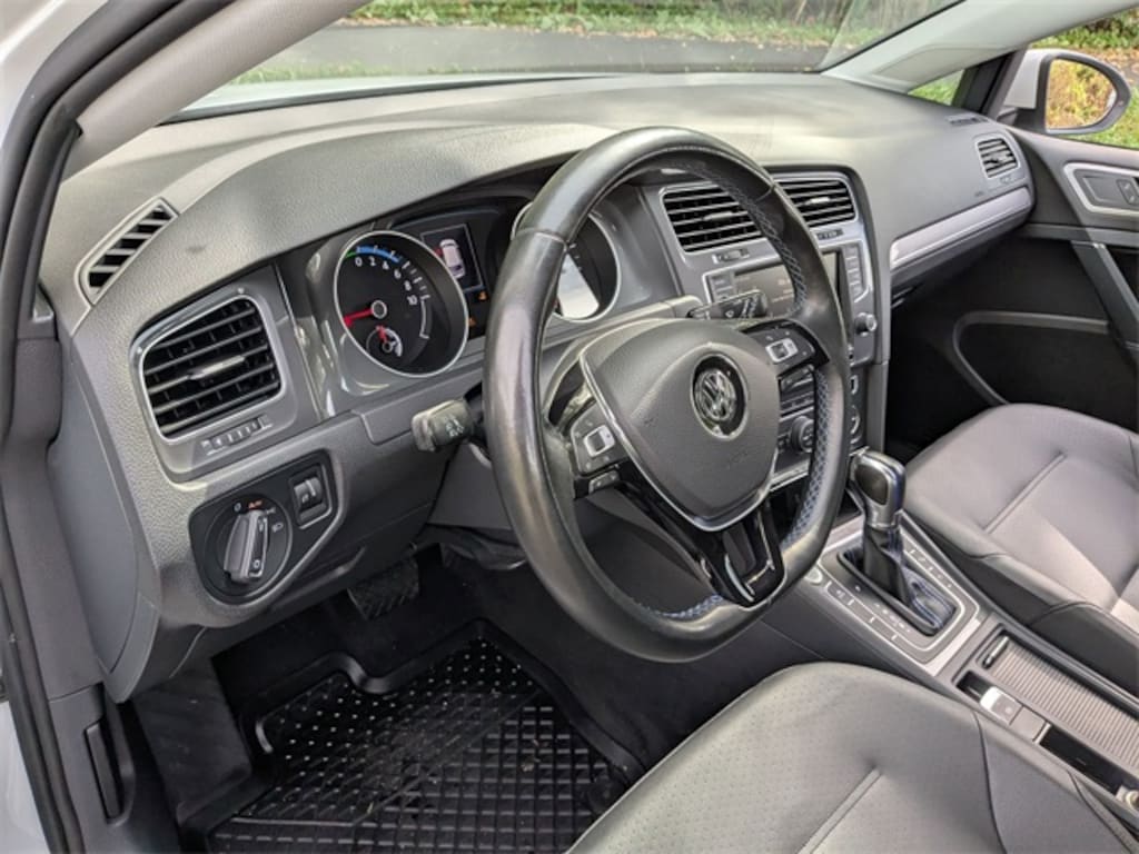 Used 2016 Volkswagen e-Golf SEL Hatchback