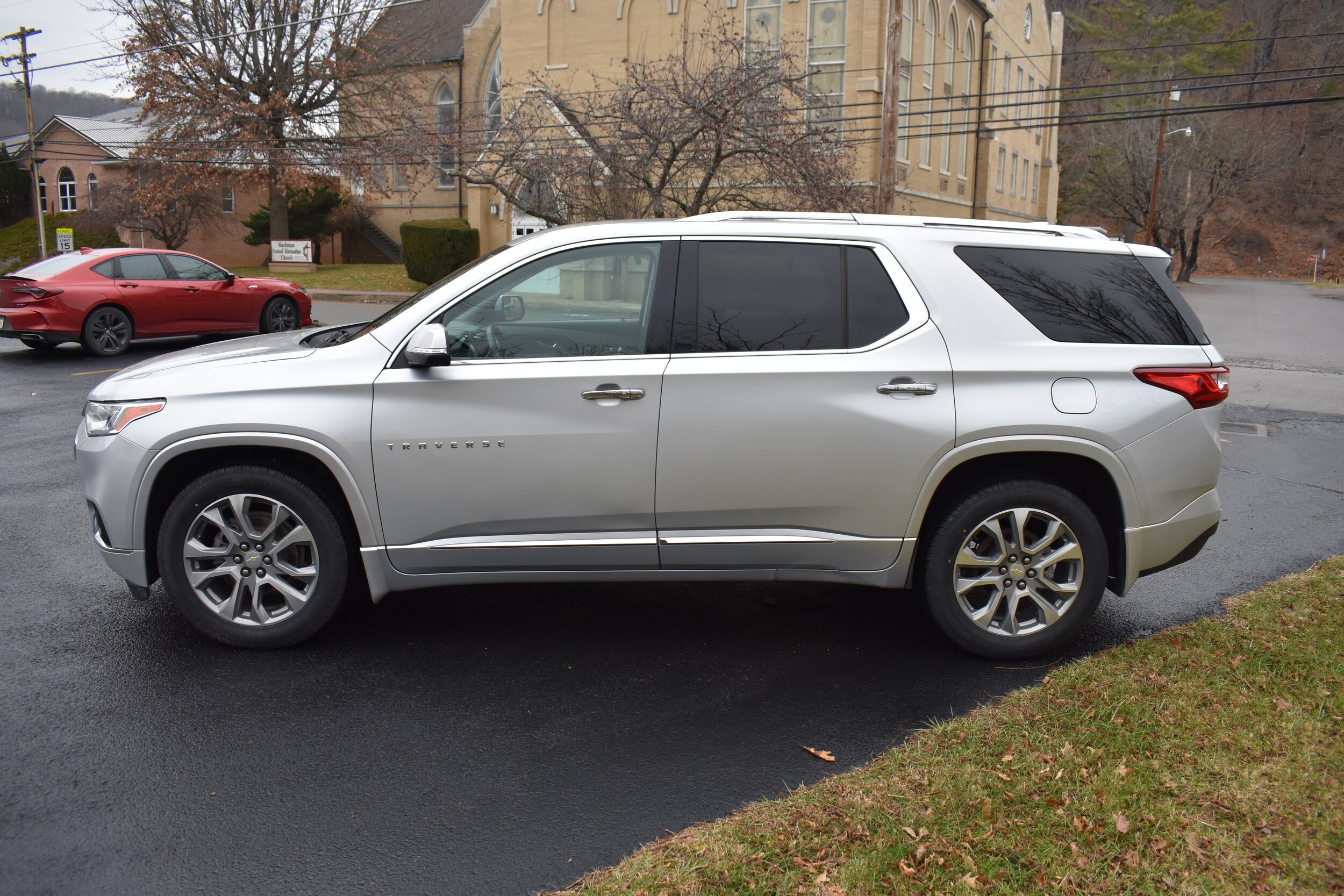2021 Chevrolet Traverse Premier photo 2