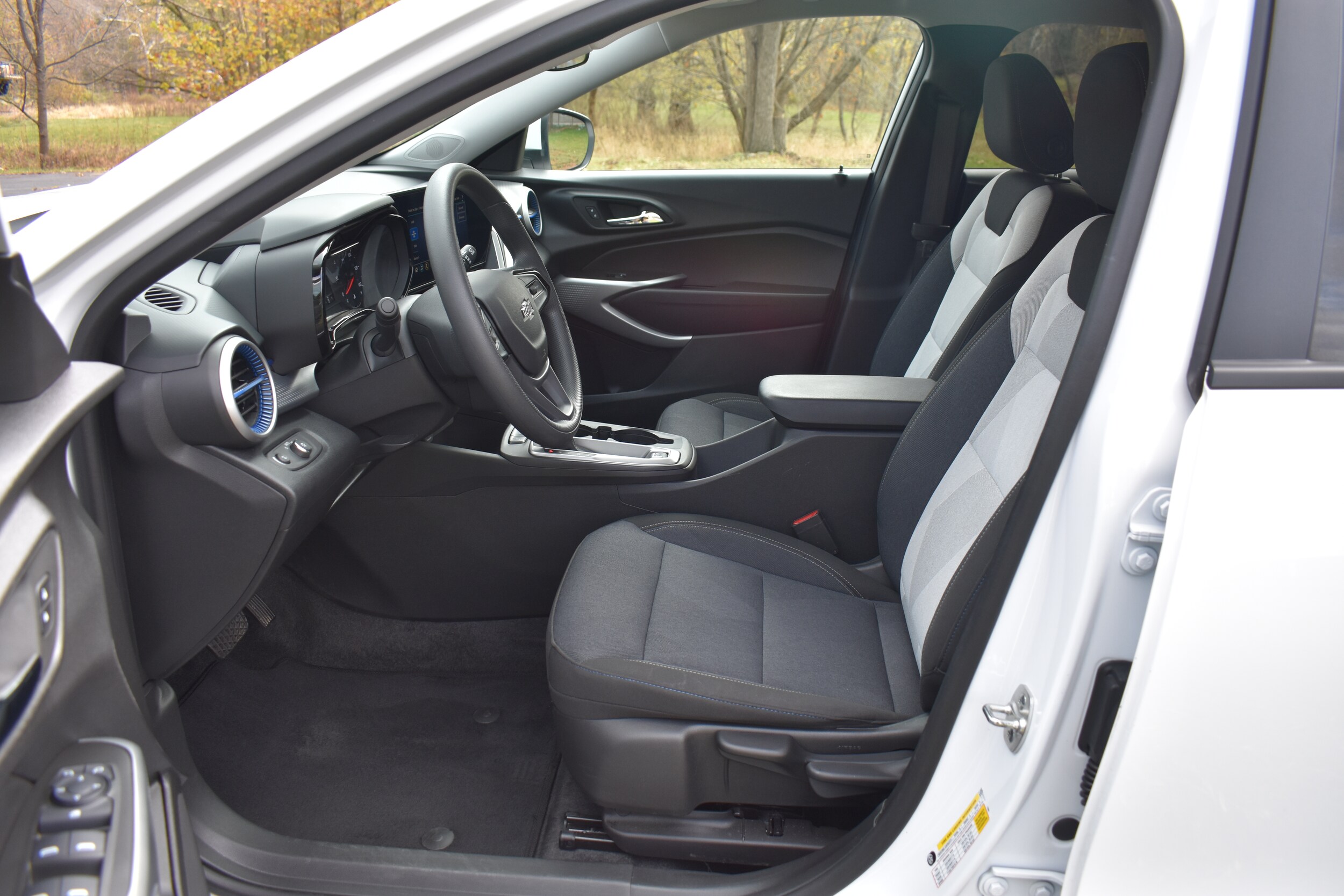 2025 Chevrolet Trax LS photo 3