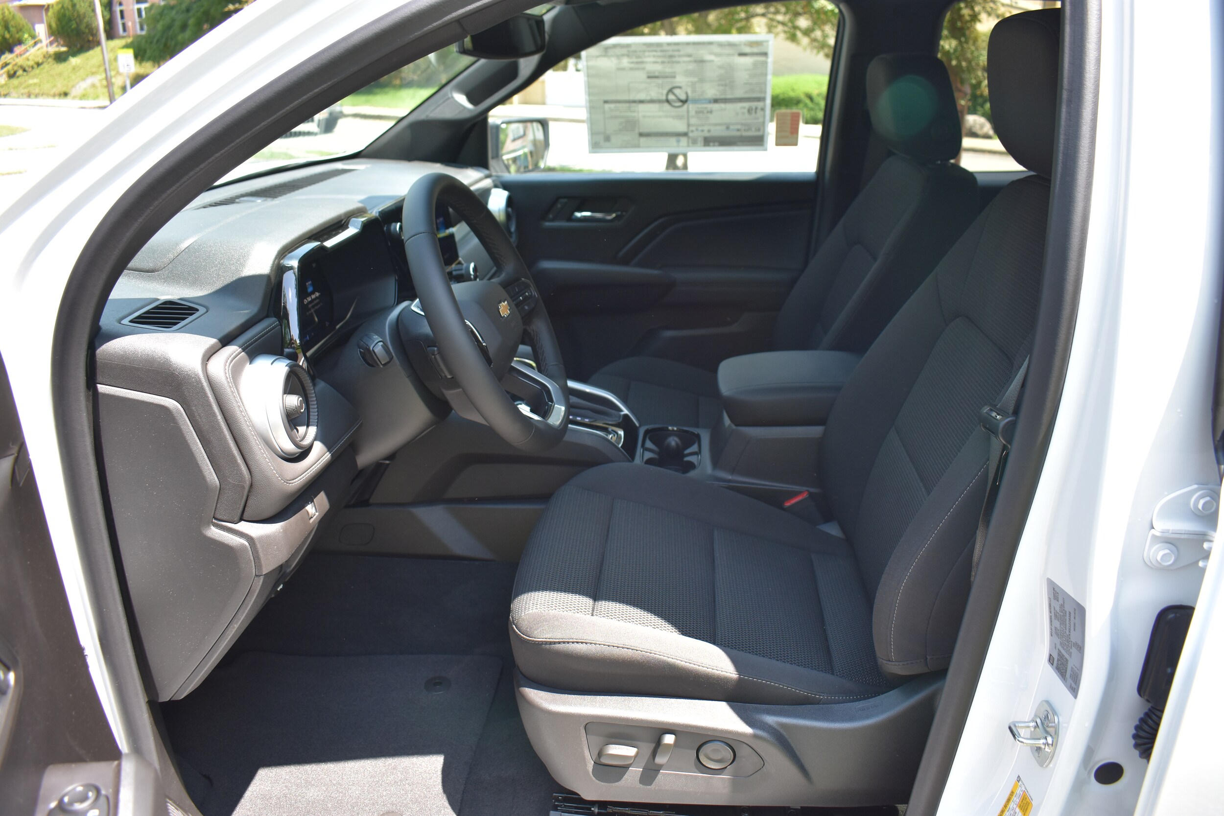 2025 Chevrolet Colorado Work Truck LT photo 4