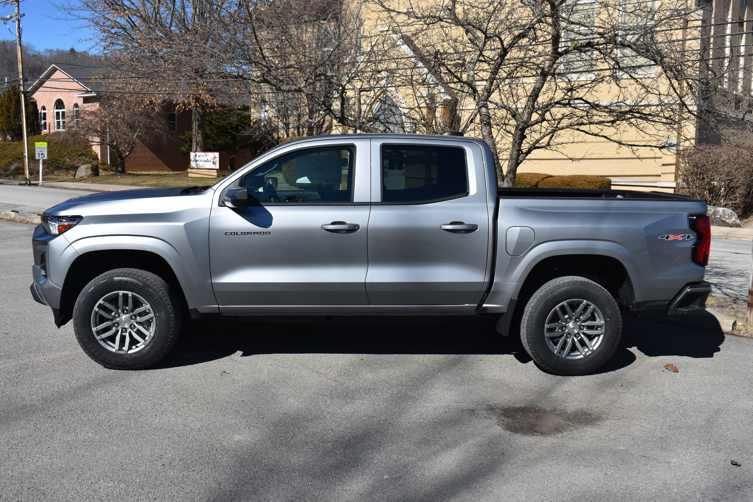 2025 Chevrolet Colorado Work Truck LT photo 2