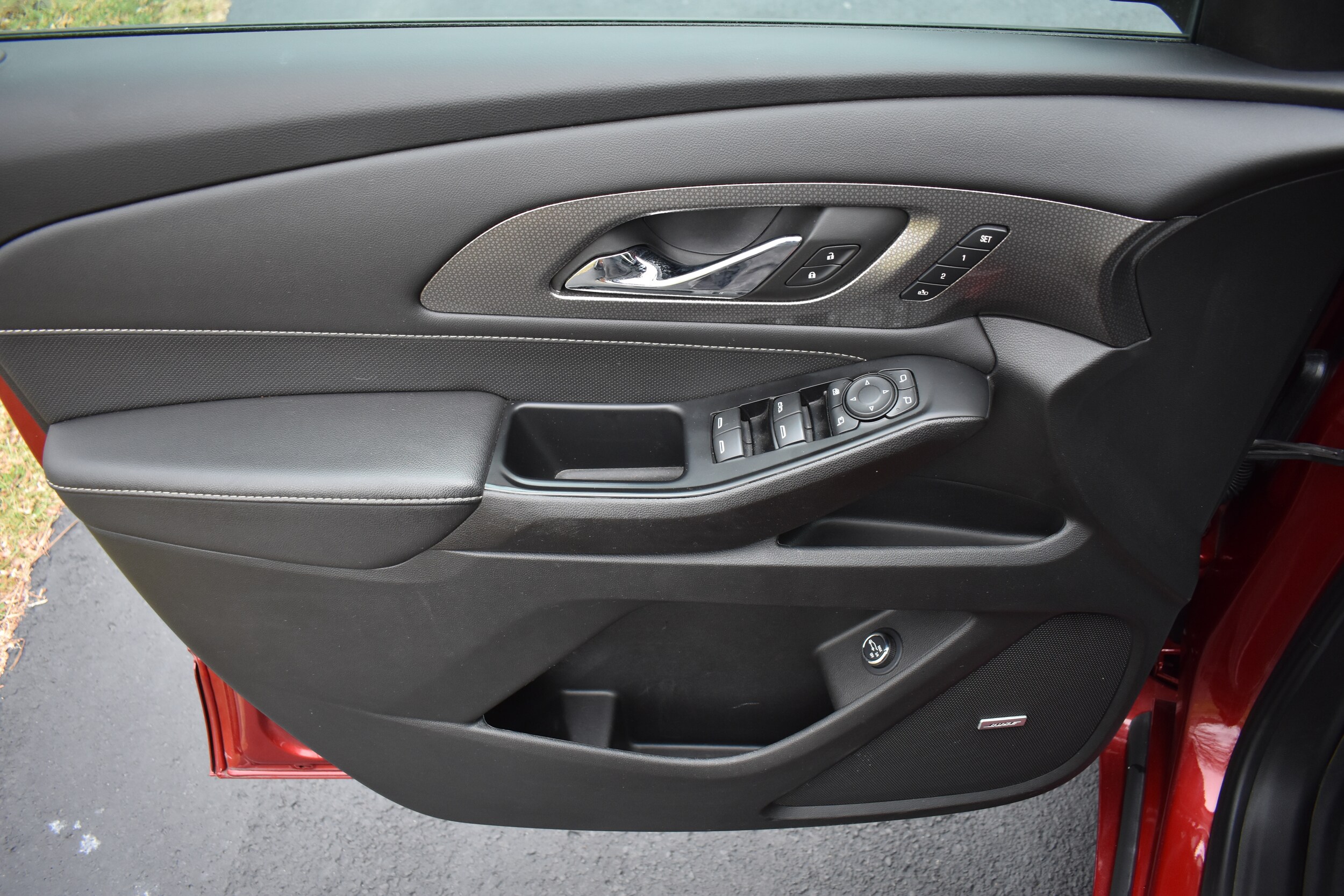 2023 Chevrolet Traverse Premier photo 2