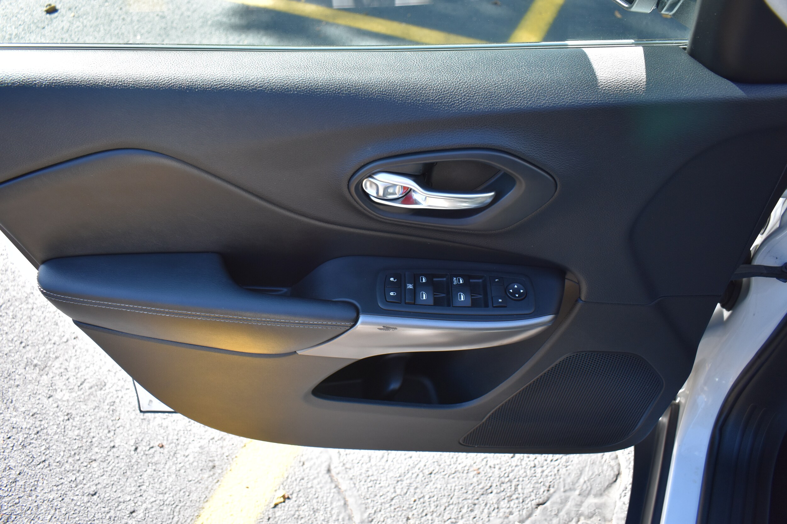 2019 Jeep Cherokee Latitude photo 2