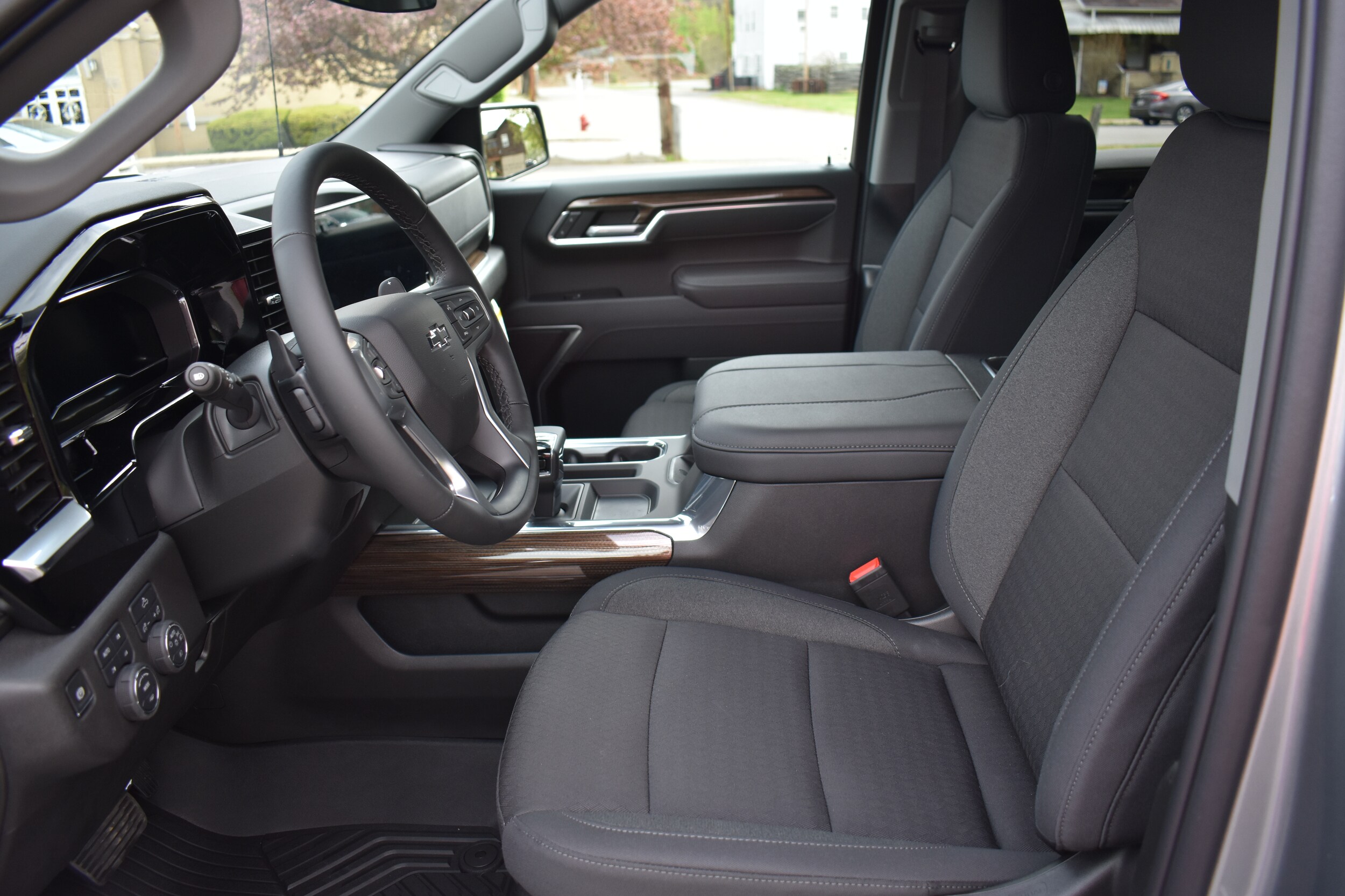 2025 Chevrolet Silverado 1500 RST photo 4