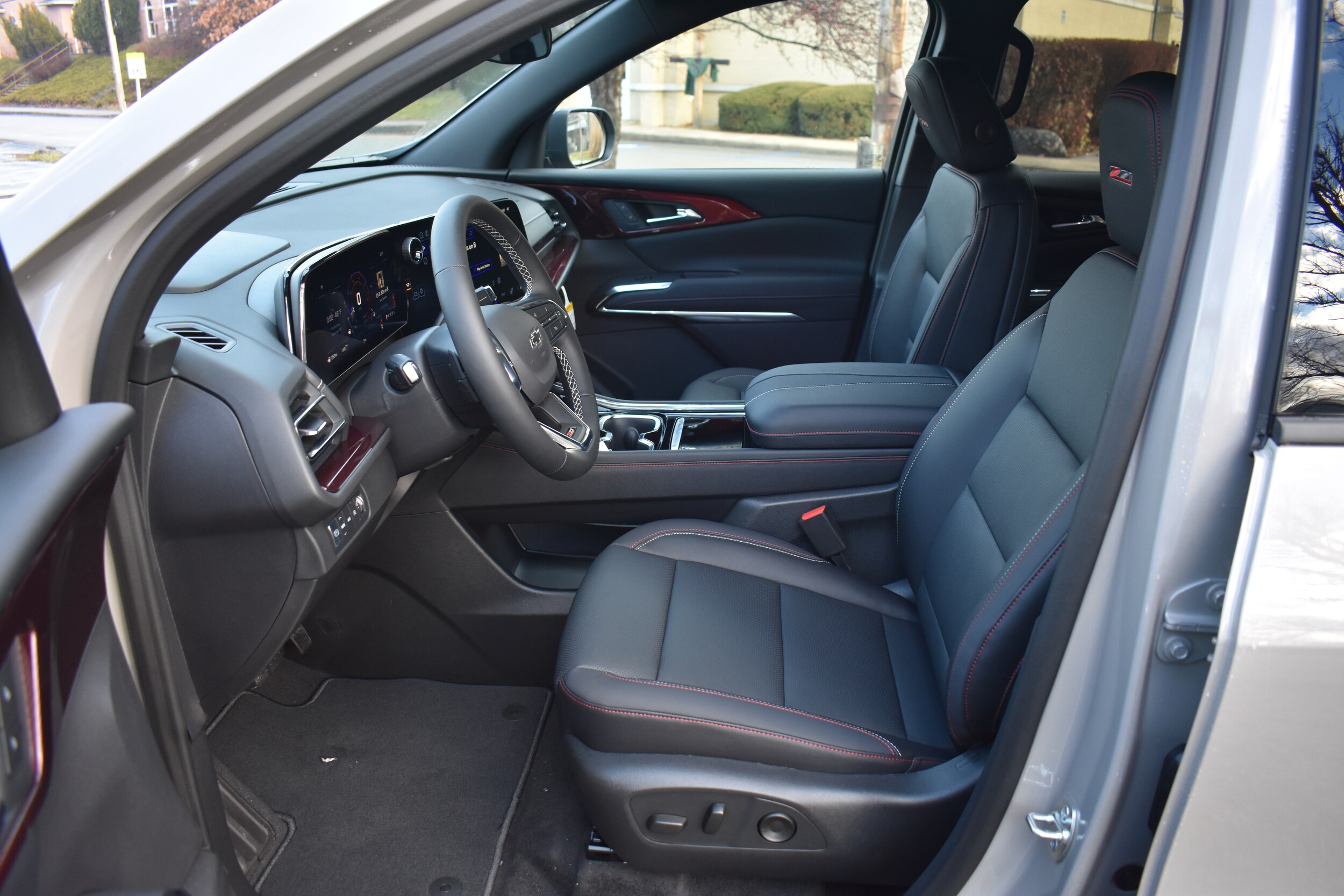 2026 Chevrolet Traverse Z71 photo 3