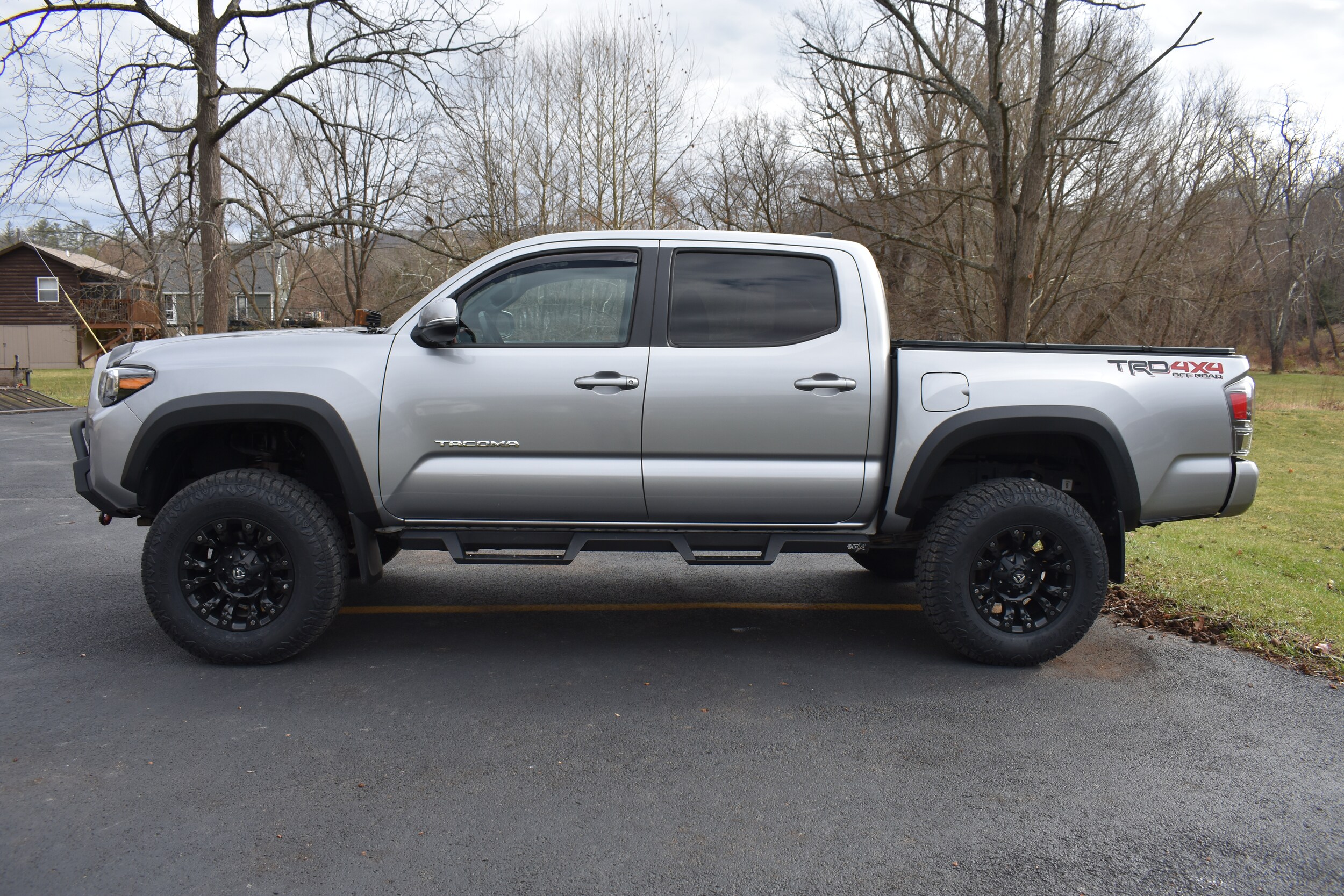 2020 Toyota Tacoma TRD Off-Road photo 2