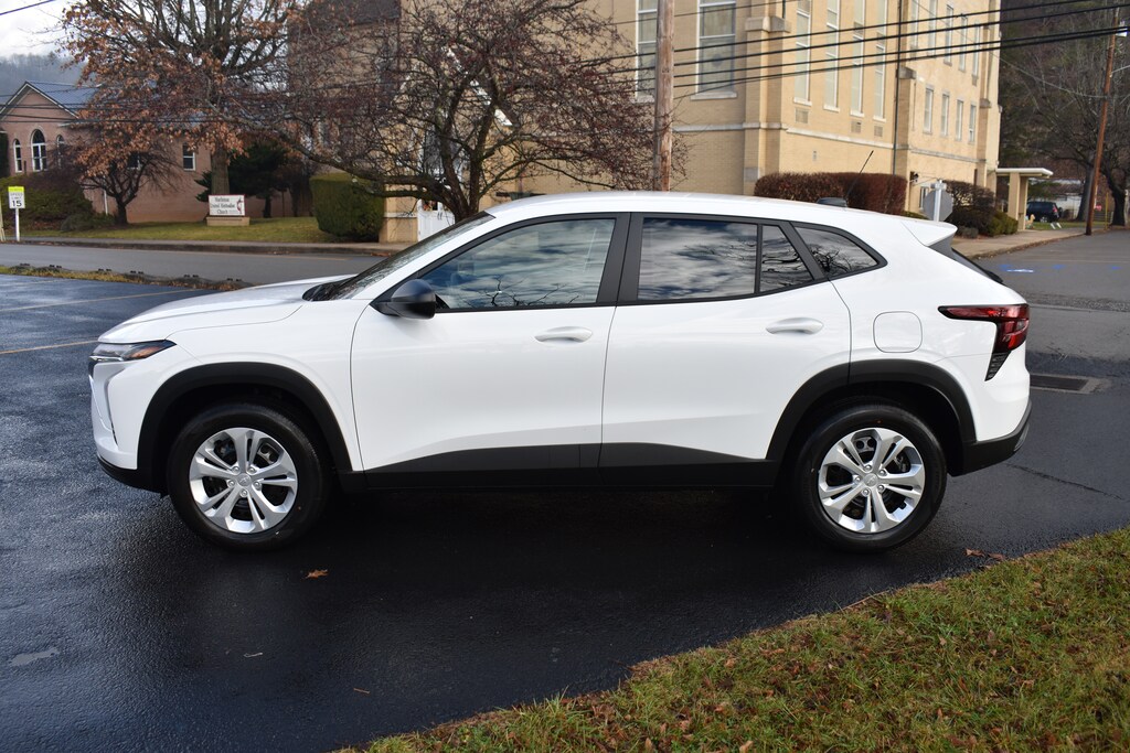 New 2026 Chevrolet Trax LS SUV