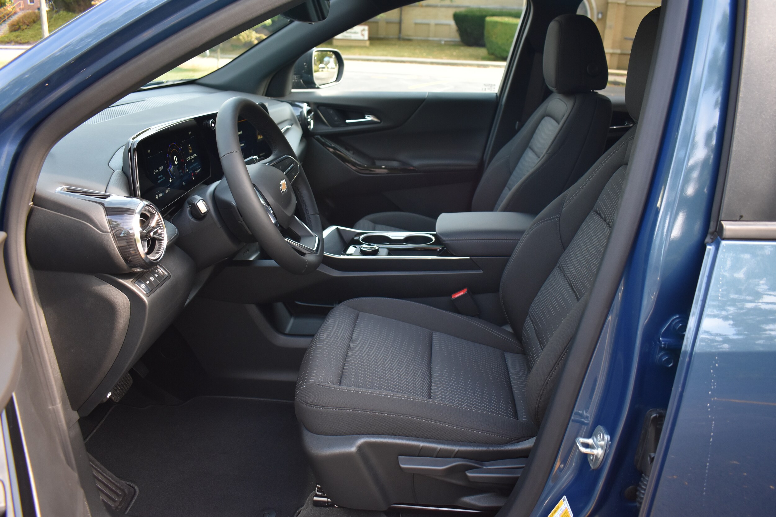 2026 Chevrolet Equinox LT photo 3