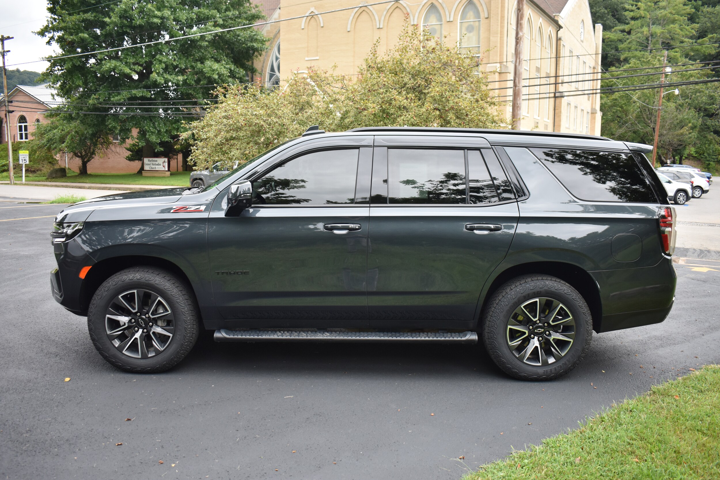 2022 Chevrolet Tahoe Z71 photo 2