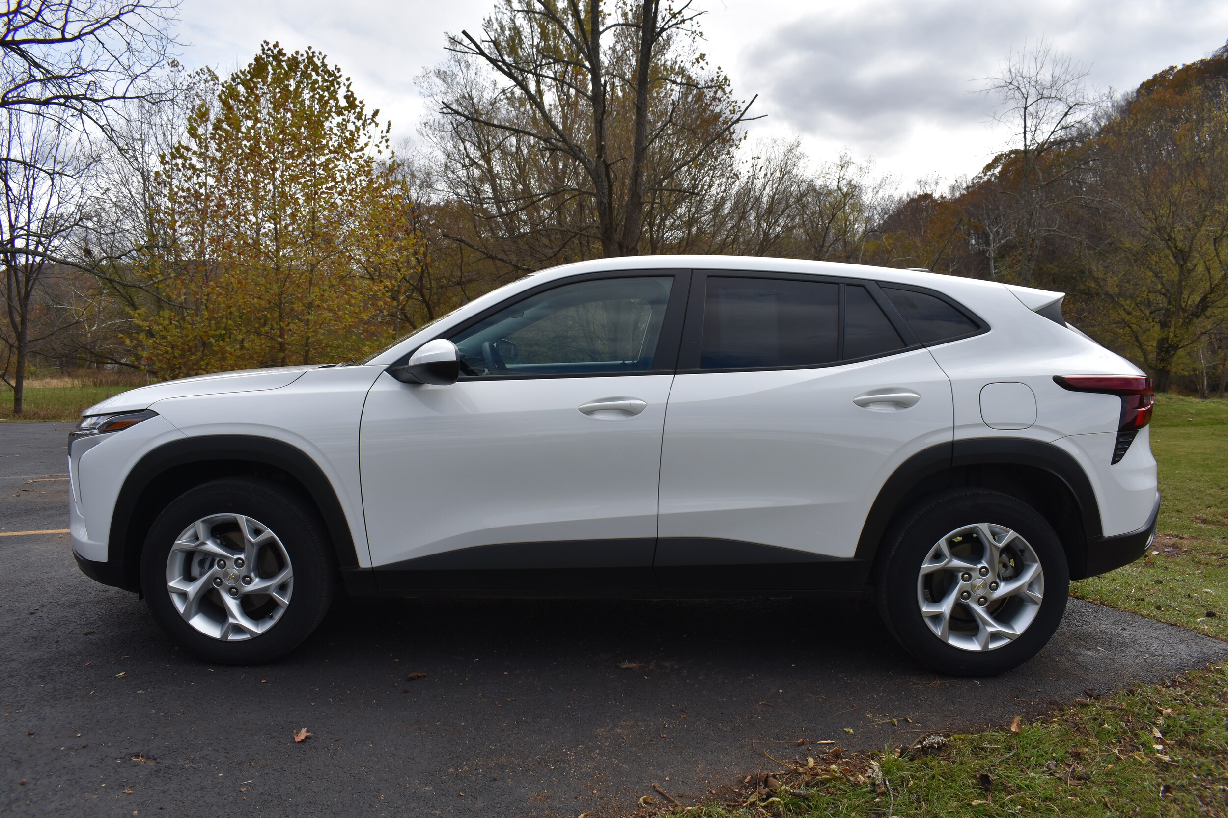 2025 Chevrolet Trax LS photo 2