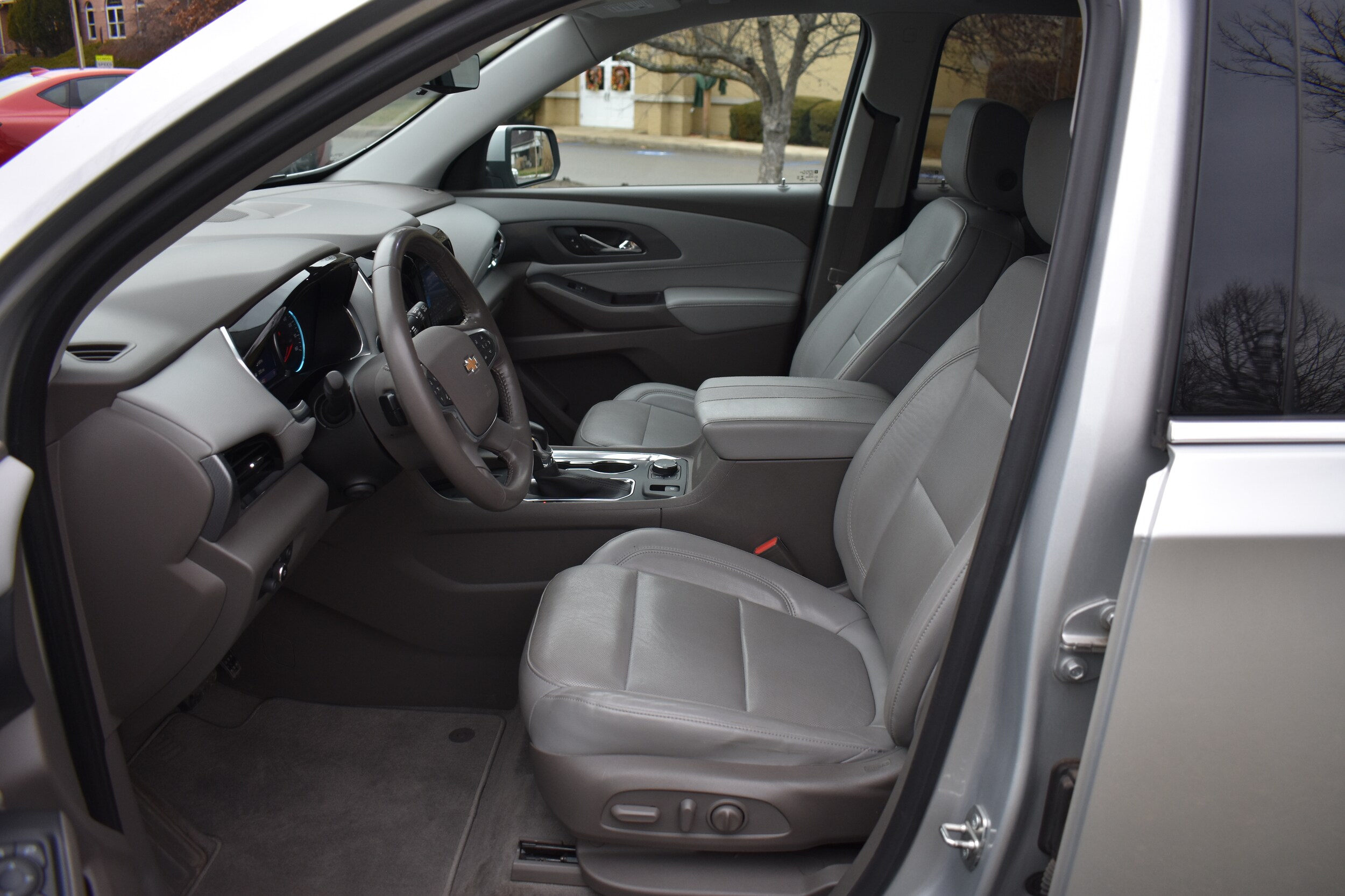 2021 Chevrolet Traverse Premier photo 4