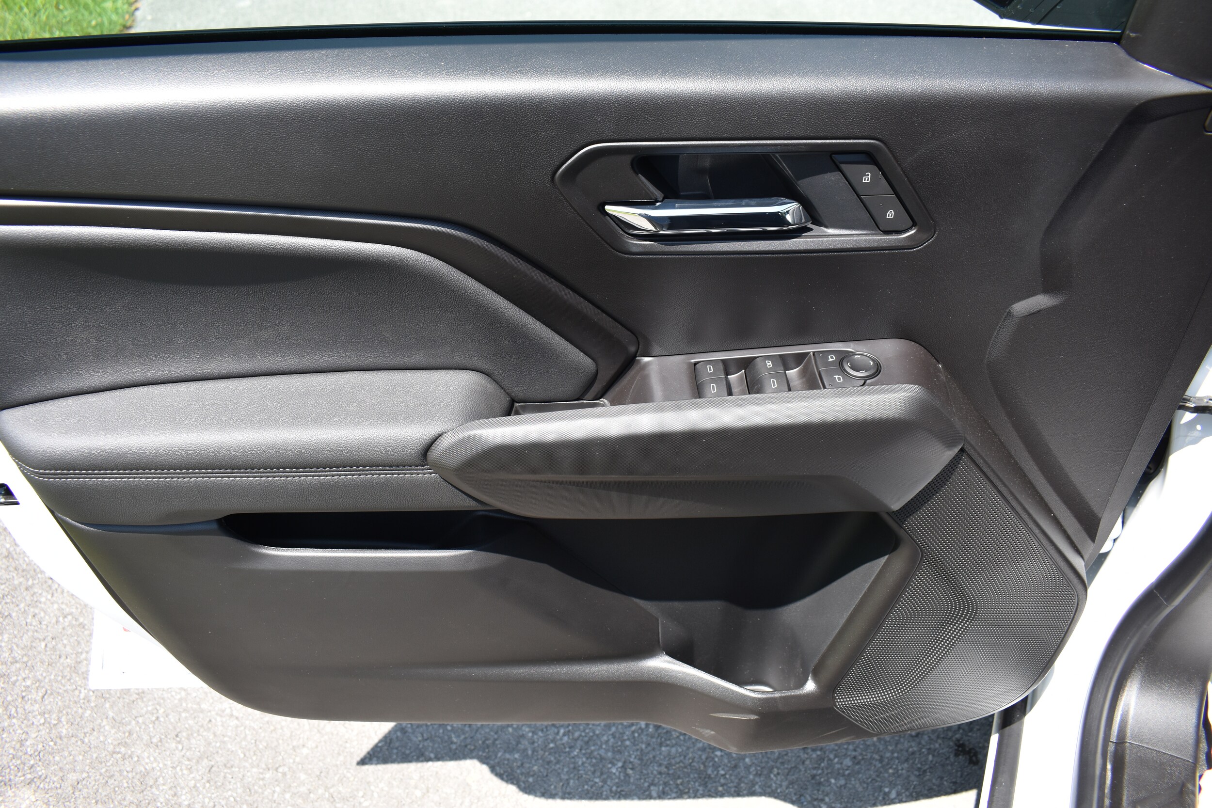 2025 Chevrolet Colorado Work Truck LT photo 3