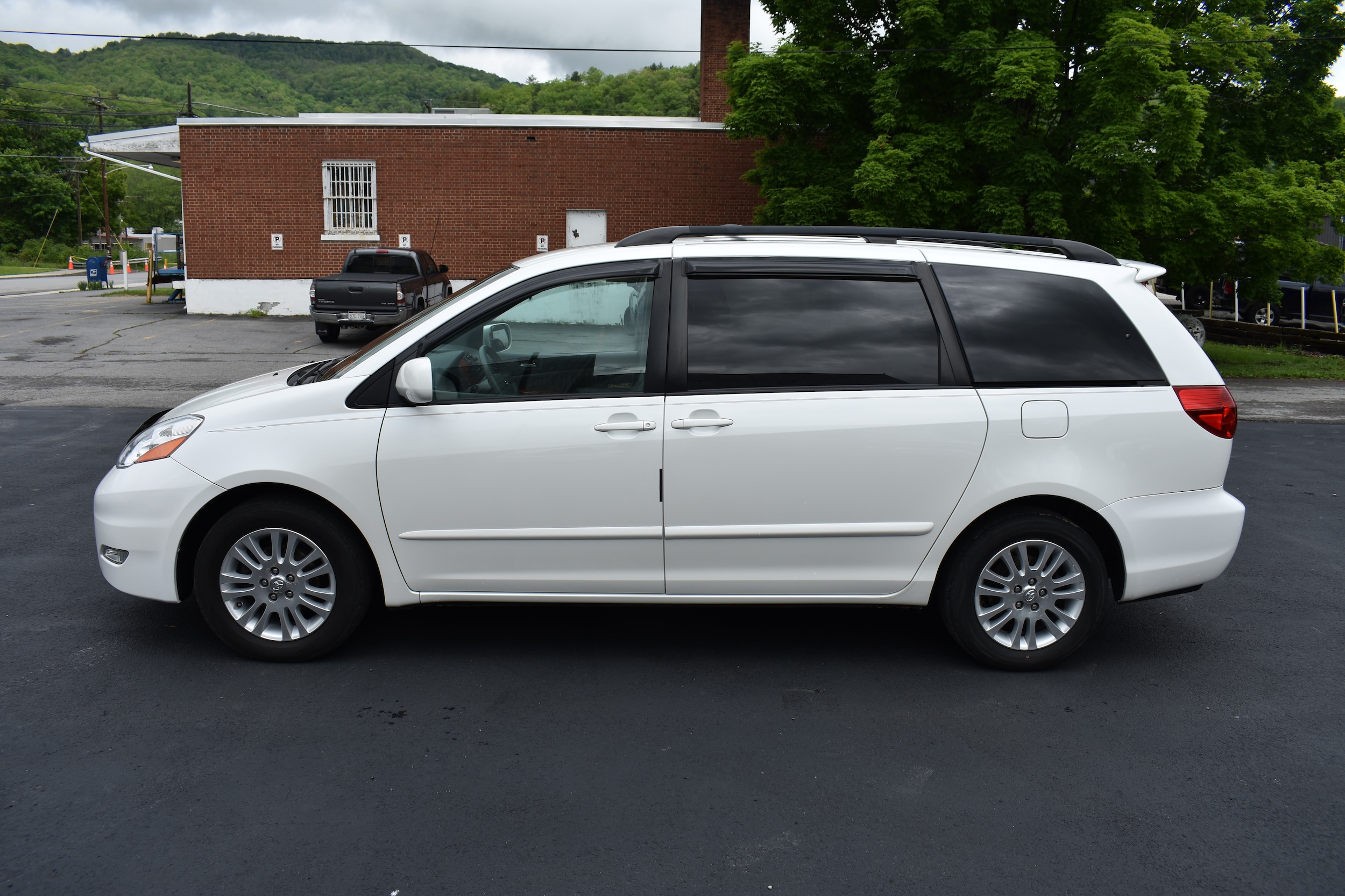 Used 2009 Toyota Sienna XLE with VIN 5TDZK22C39S226323 for sale in Marlinton, WV