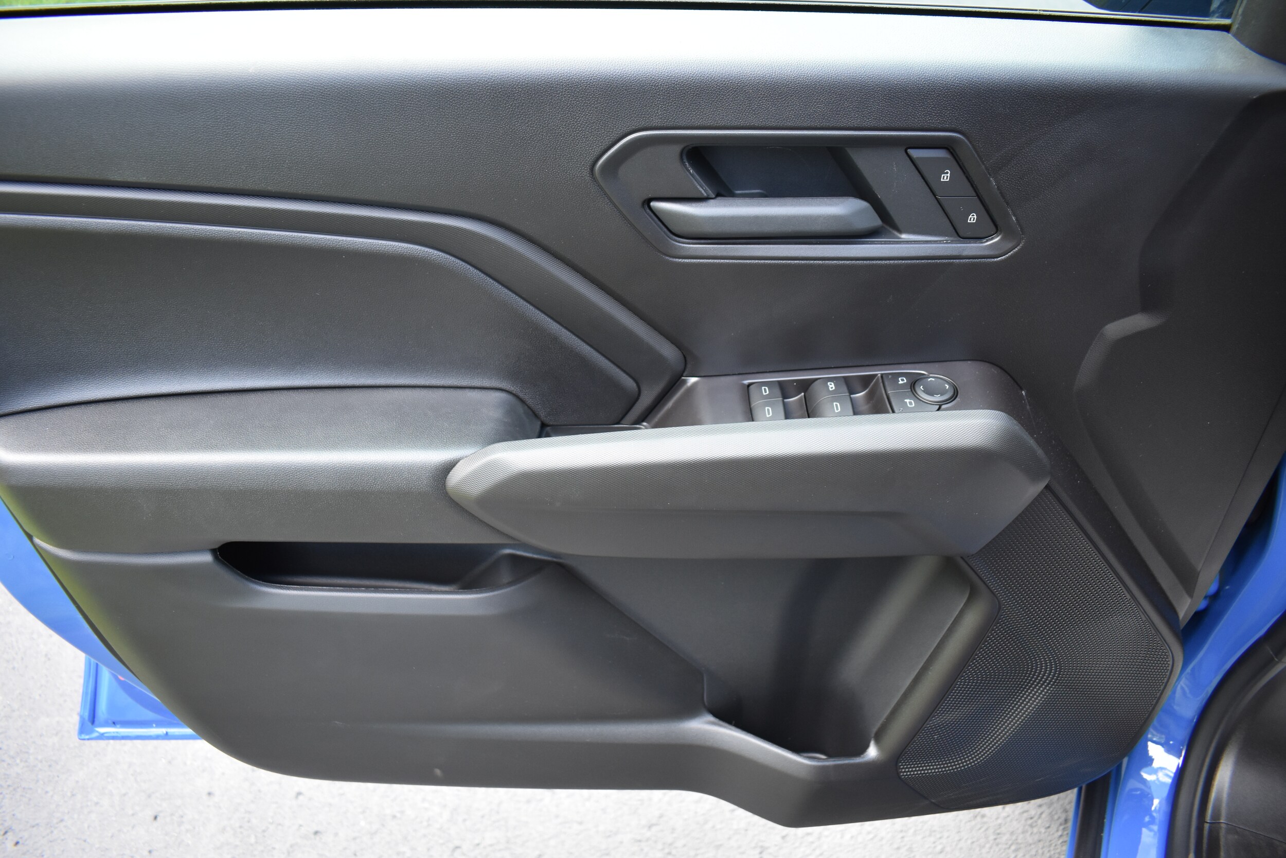 2026 Chevrolet Colorado Trail Boss photo 2