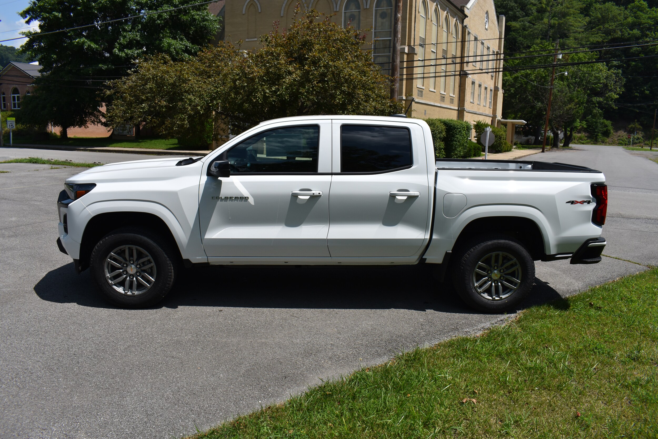 2025 Chevrolet Colorado Work Truck LT photo 2