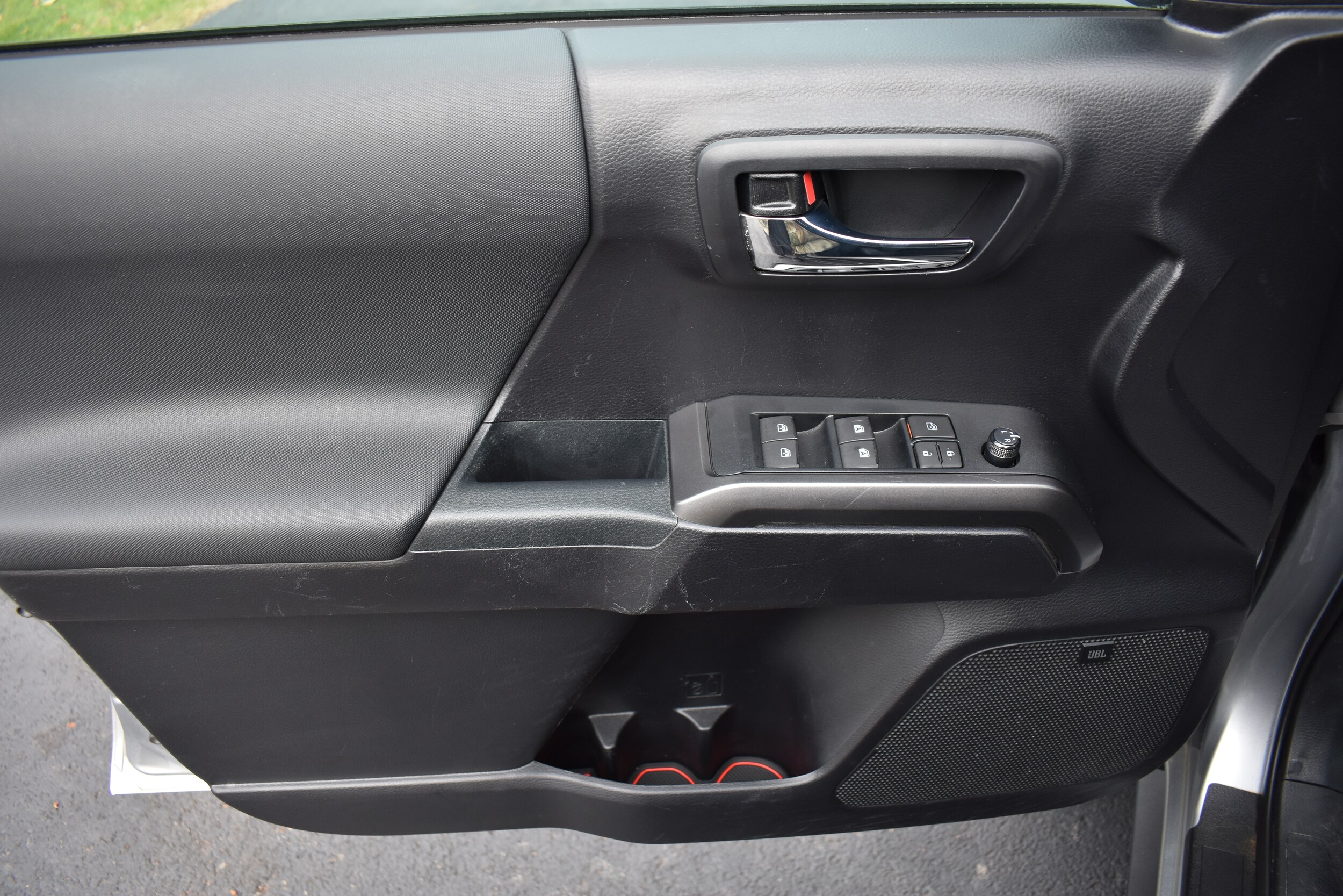 2020 Toyota Tacoma TRD Off-Road photo 3