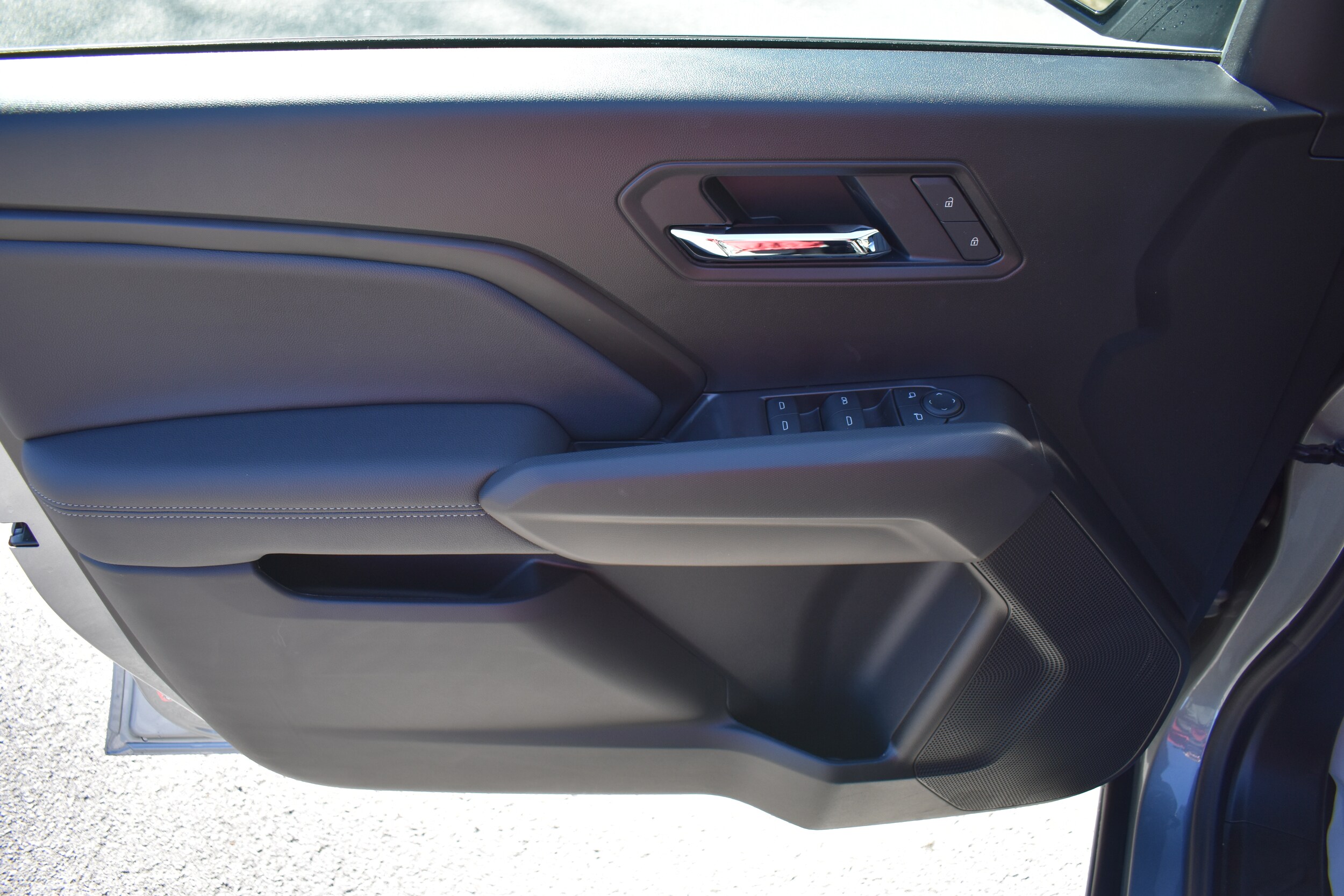 2025 Chevrolet Colorado Work Truck LT photo 3