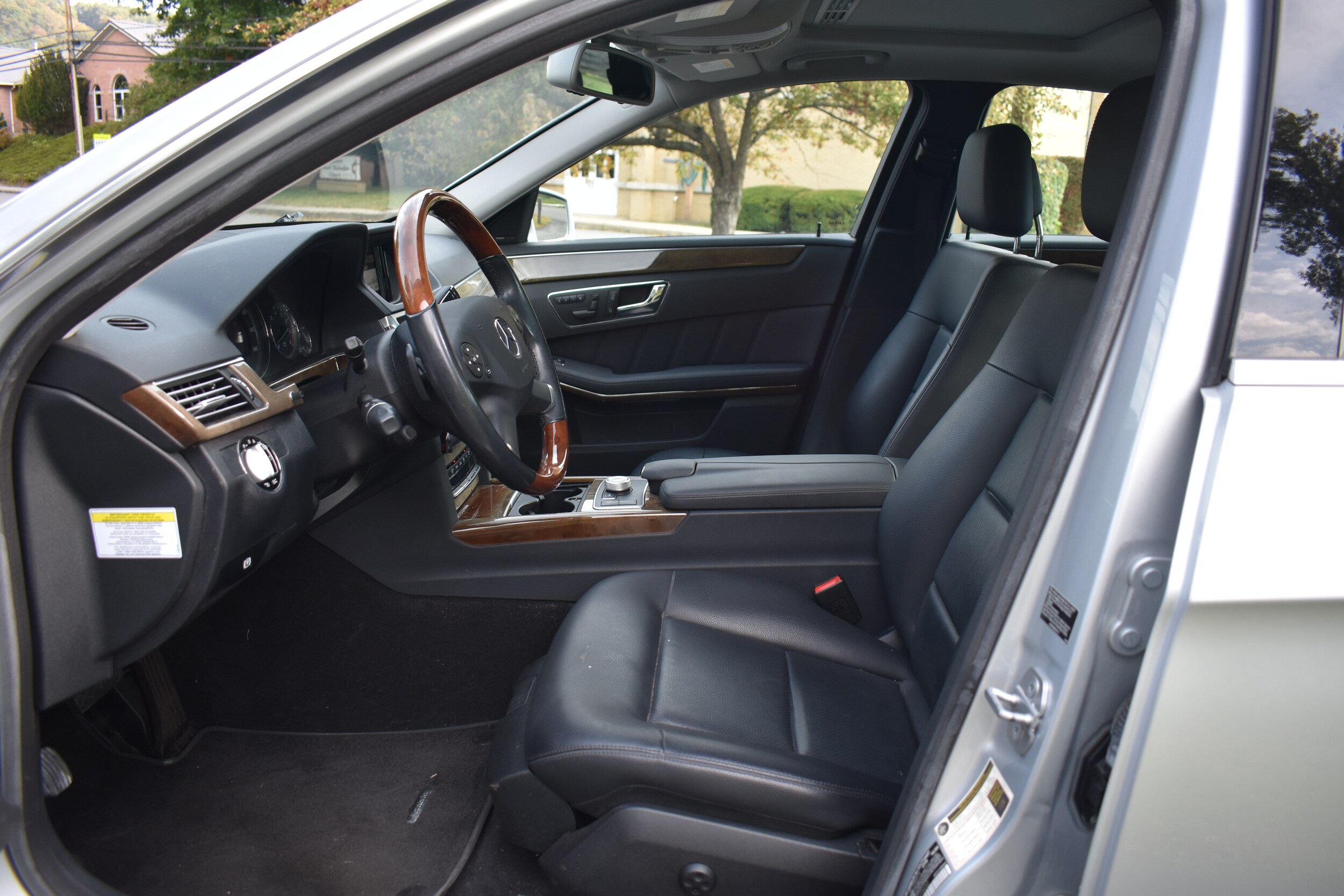 2010 Mercedes Benz E 4MATIC photo 3