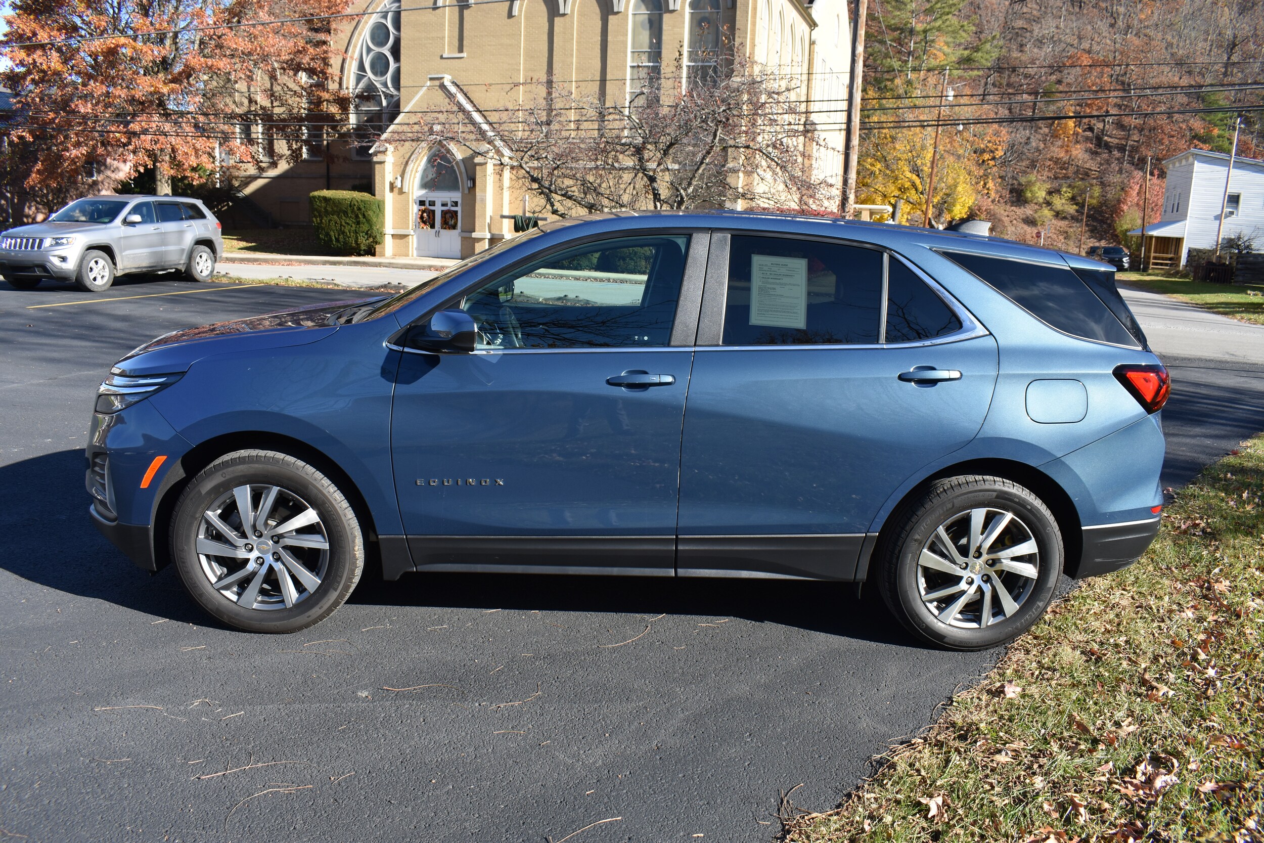 2024 Chevrolet Equinox LT photo 2
