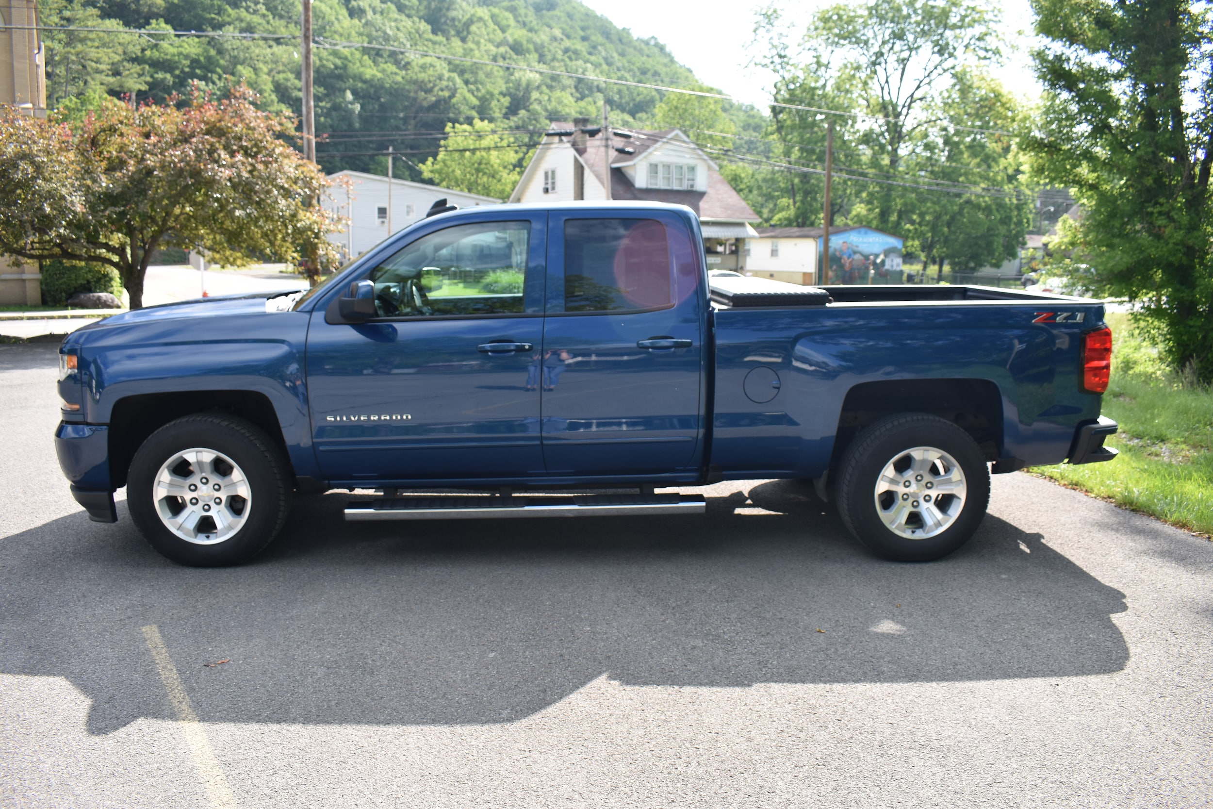 Used 2018 Chevrolet Silverado 1500 LT with VIN 1GCVKREC9JZ184598 for sale in Marlinton, WV