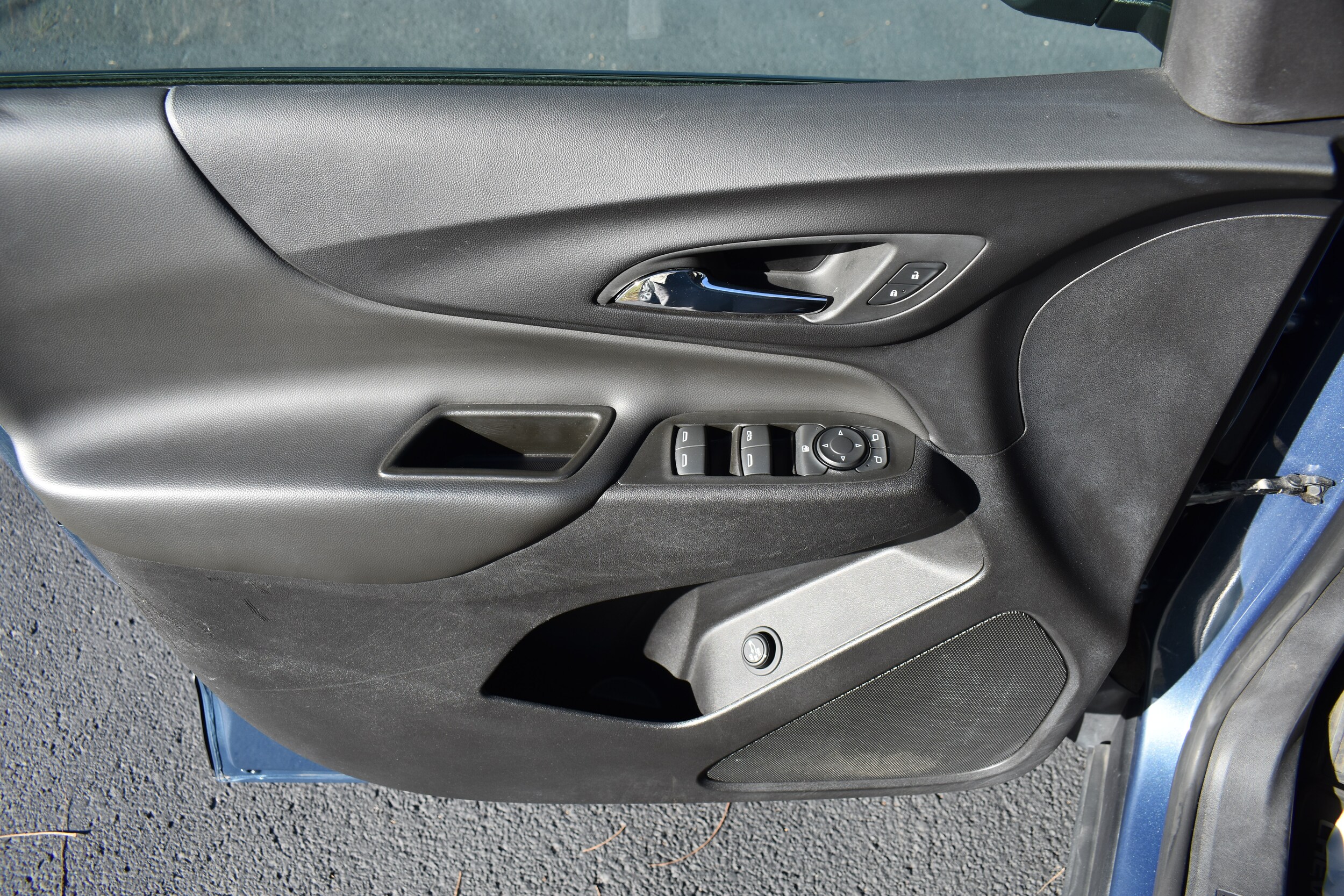 2024 Chevrolet Equinox LT photo 3