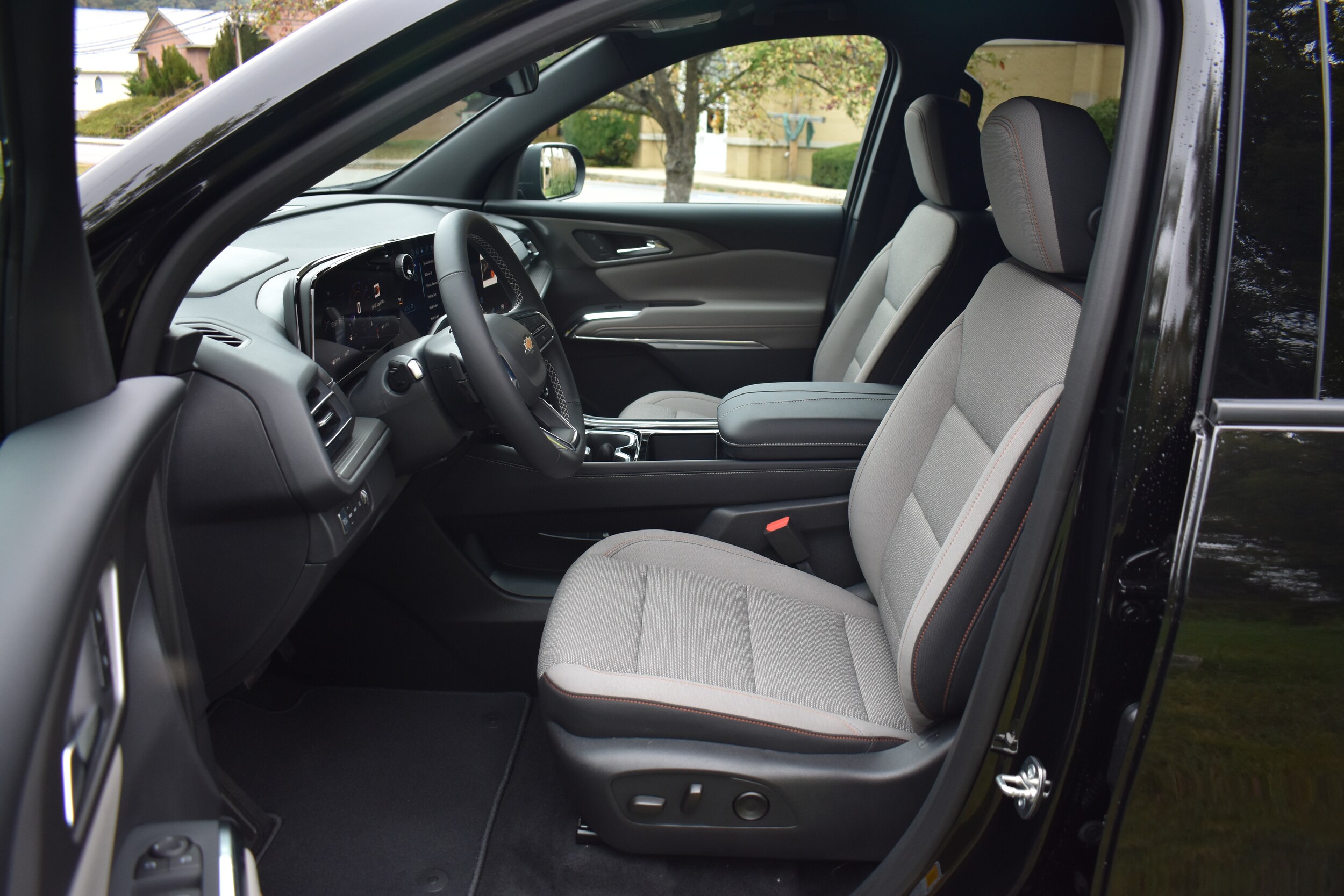 2026 Chevrolet Traverse photo 3