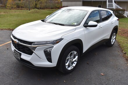 2025 Chevrolet Trax LS SUV