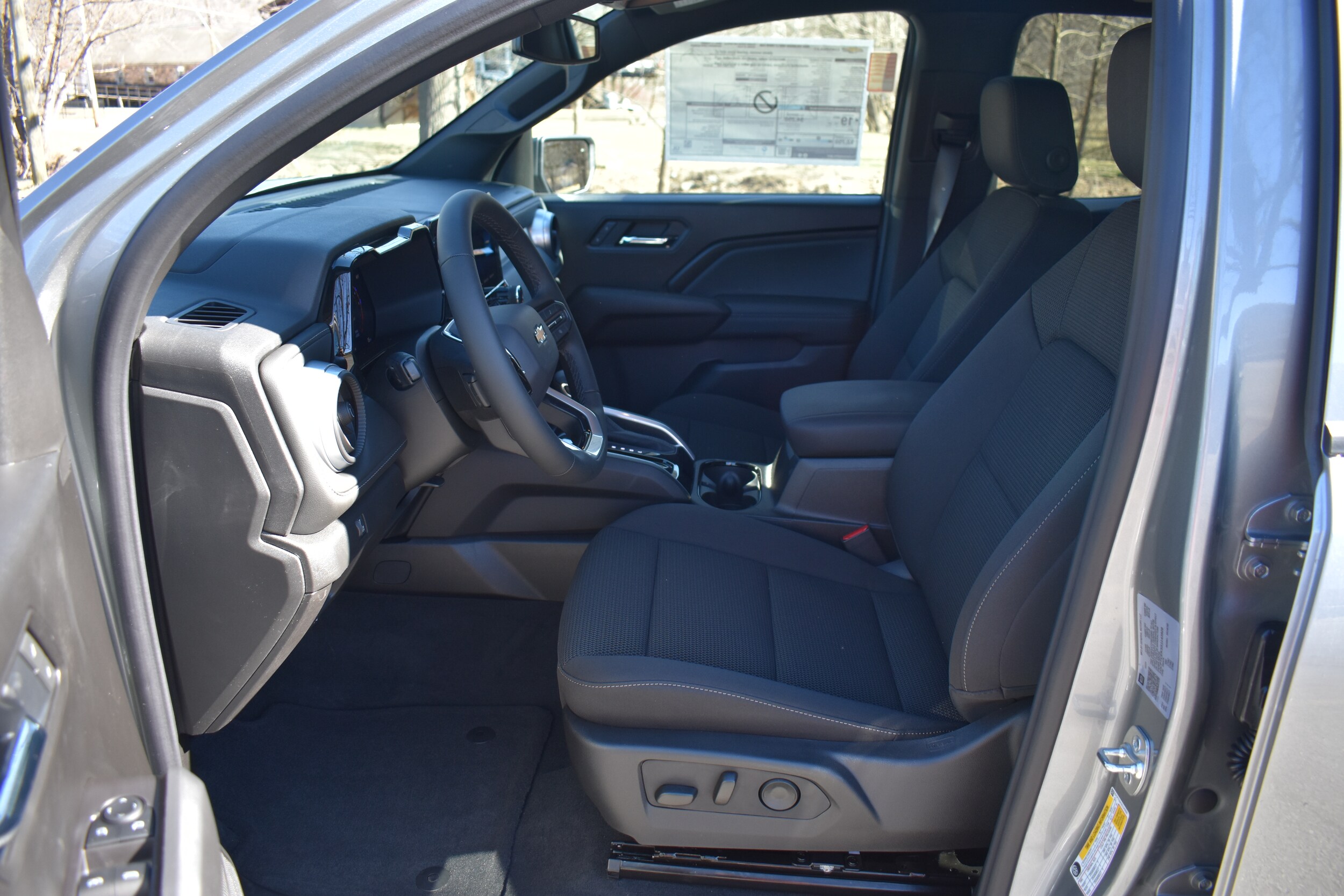 2025 Chevrolet Colorado Work Truck LT photo 4