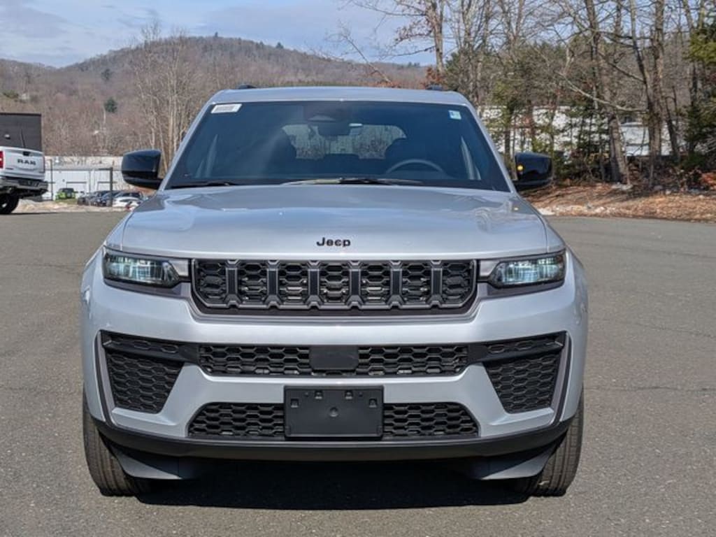 New 2026 Jeep Grand Cherokee Laredo Sport Utility