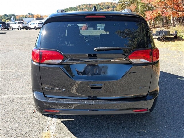 2020 Chrysler Pacifica Touring L photo 4