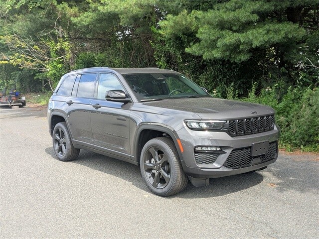 2025 Jeep Grand Cherokee Limited photo 3