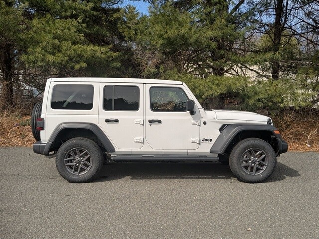 2025 Jeep Wrangler Sport S photo 4