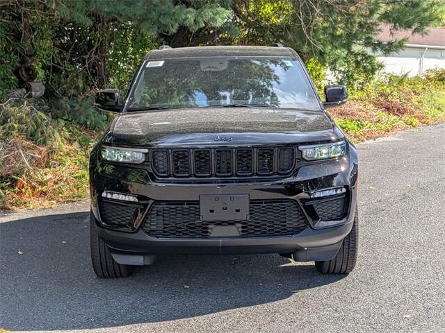 2025 Jeep Grand Cherokee Limited photo 2