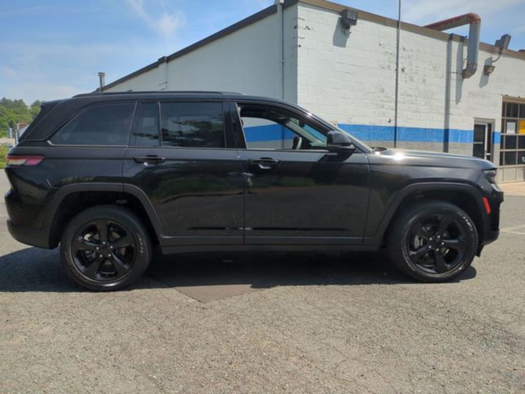 Used 2023 Jeep Grand Cherokee Altitude X SUV