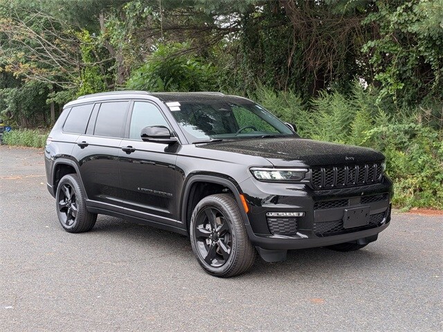 2025 Jeep Grand Cherokee Limited photo 3