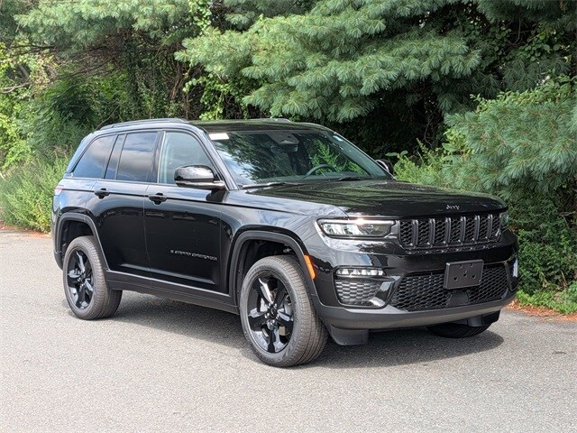 2025 Jeep Grand Cherokee Limited photo 3
