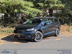 2026 Chrysler Pacifica Limited Passenger Van