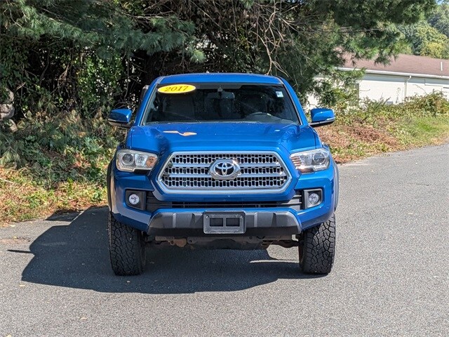 2017 Toyota Tacoma V6 photo 2