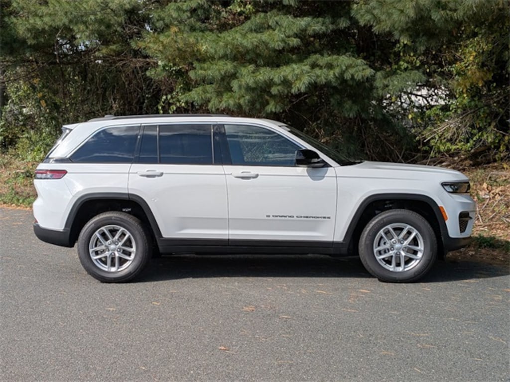 New 2025 Jeep Grand Cherokee Laredo Sport Utility
