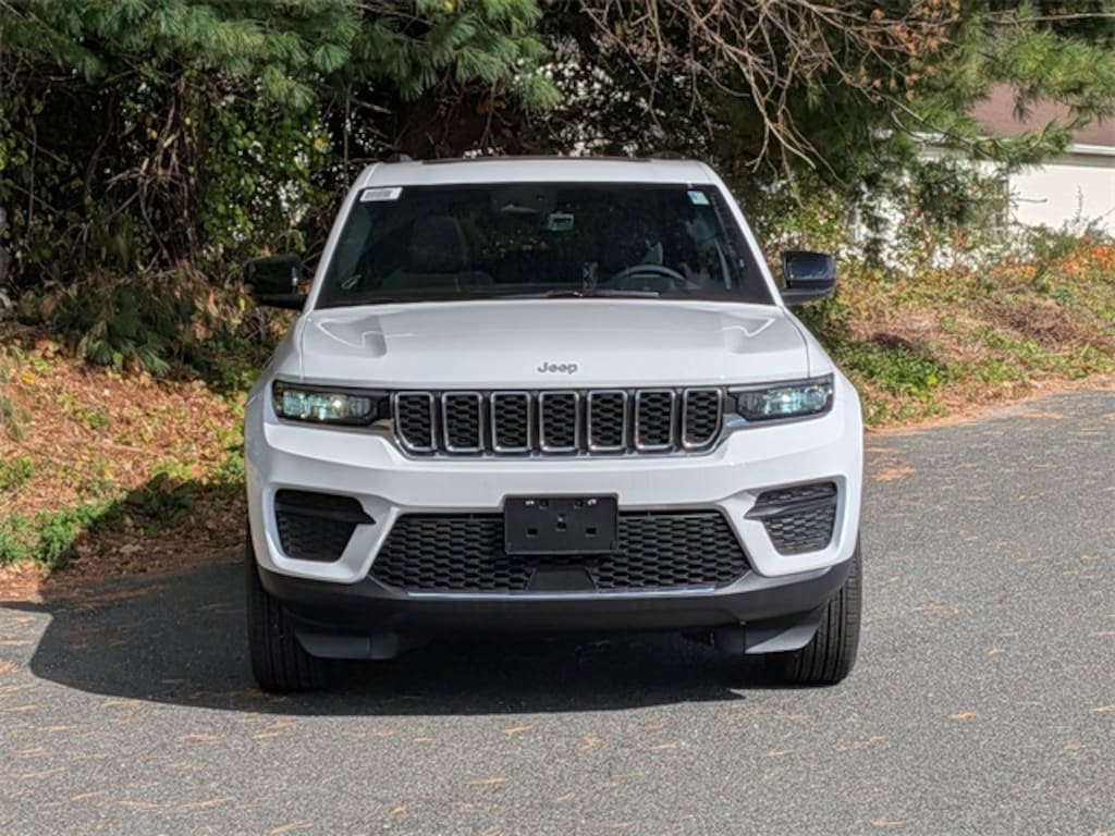 New 2025 Jeep Grand Cherokee Laredo Sport Utility