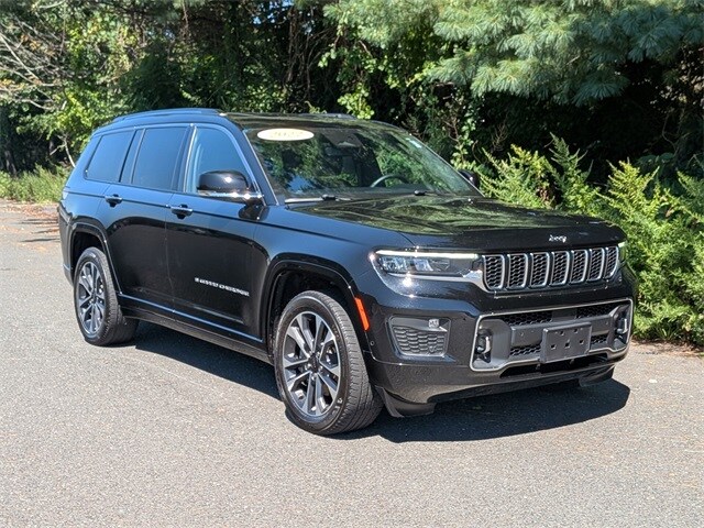 2022 Jeep Grand Cherokee Overland photo 2