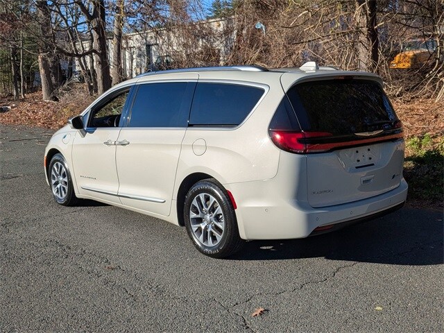 2021 Chrysler Pacifica Hybrid Pinnacle photo 3