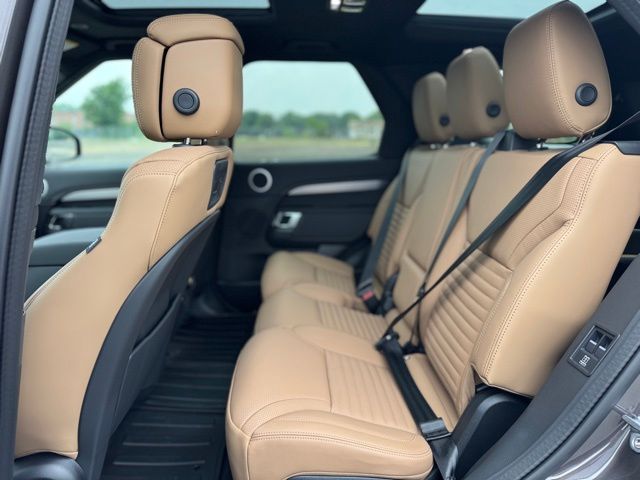 2025 Land Rover Discovery Dynamic SE - Photo 11