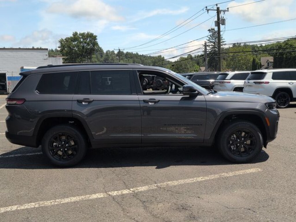 New 2026 Jeep Grand Cherokee L Laredo Sport Utility